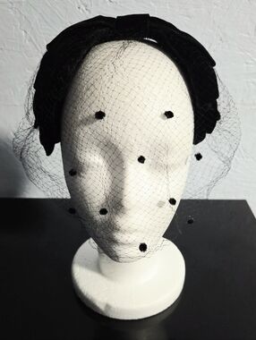 Vintage 40s/50s Black Velvet Bow Headpiece/Fascinator W/ Dotted Net Veil